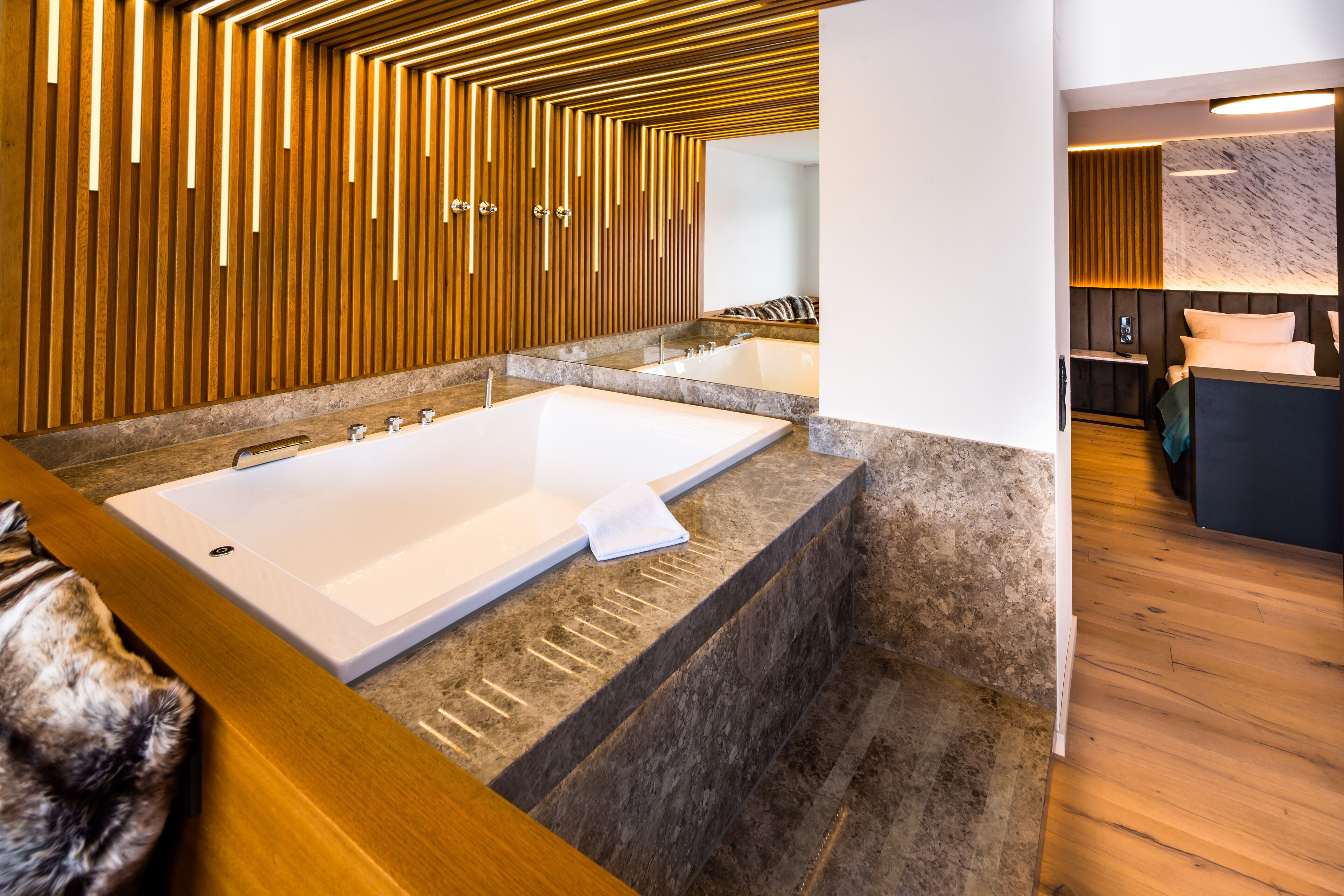 suite, bathtub | living area | 32-inch flat-screen tv with cable channels, tv