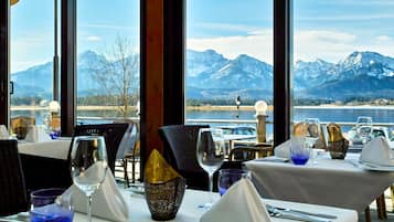 2 restaurants, spécialités Cuisine internationale