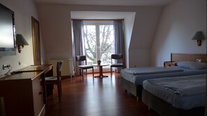 Comfort-Doppelzimmer, Parkblick | Allergikerbettwaren, Minibar, Schreibtisch