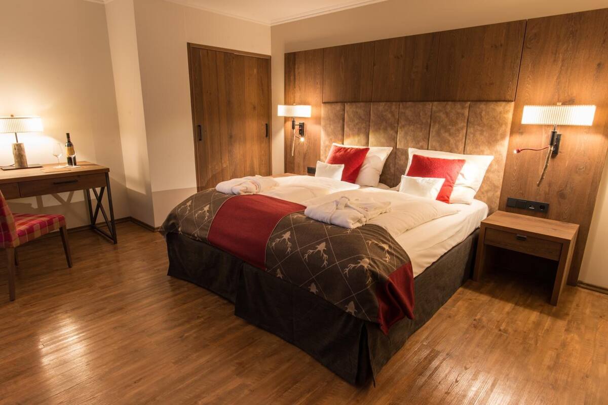 minibar, free wifi, bed sheets