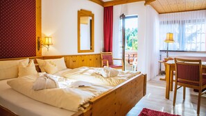 Superior Double Room, 1 King Bed, Balcony | Premium bedding, minibar, in-room safe, desk - Vital- und Wellnesshotel Albblick (Waldachtal)