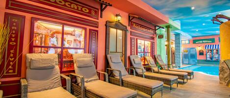 Innendørsbasseng, sesongbasert utendørsbasseng og bassengparasoller