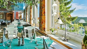 3 restaurants; breakfast, lunch and dinner served  - Vital- und Wellnesshotel Albblick (Waldachtal)