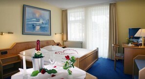 Executive Double Room | Hypo-allergenic bedding, down duvets, minibar, in-room safe