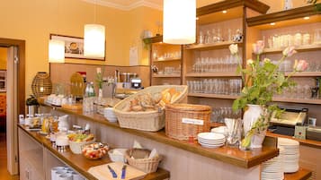 Desayuno bufé gratuito y diario