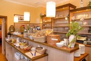 Desayuno bufé gratuito y diario