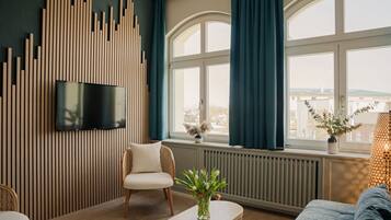 Deluxe suite | Een minibar, een kluis op de kamer, verduisterende gordijnen