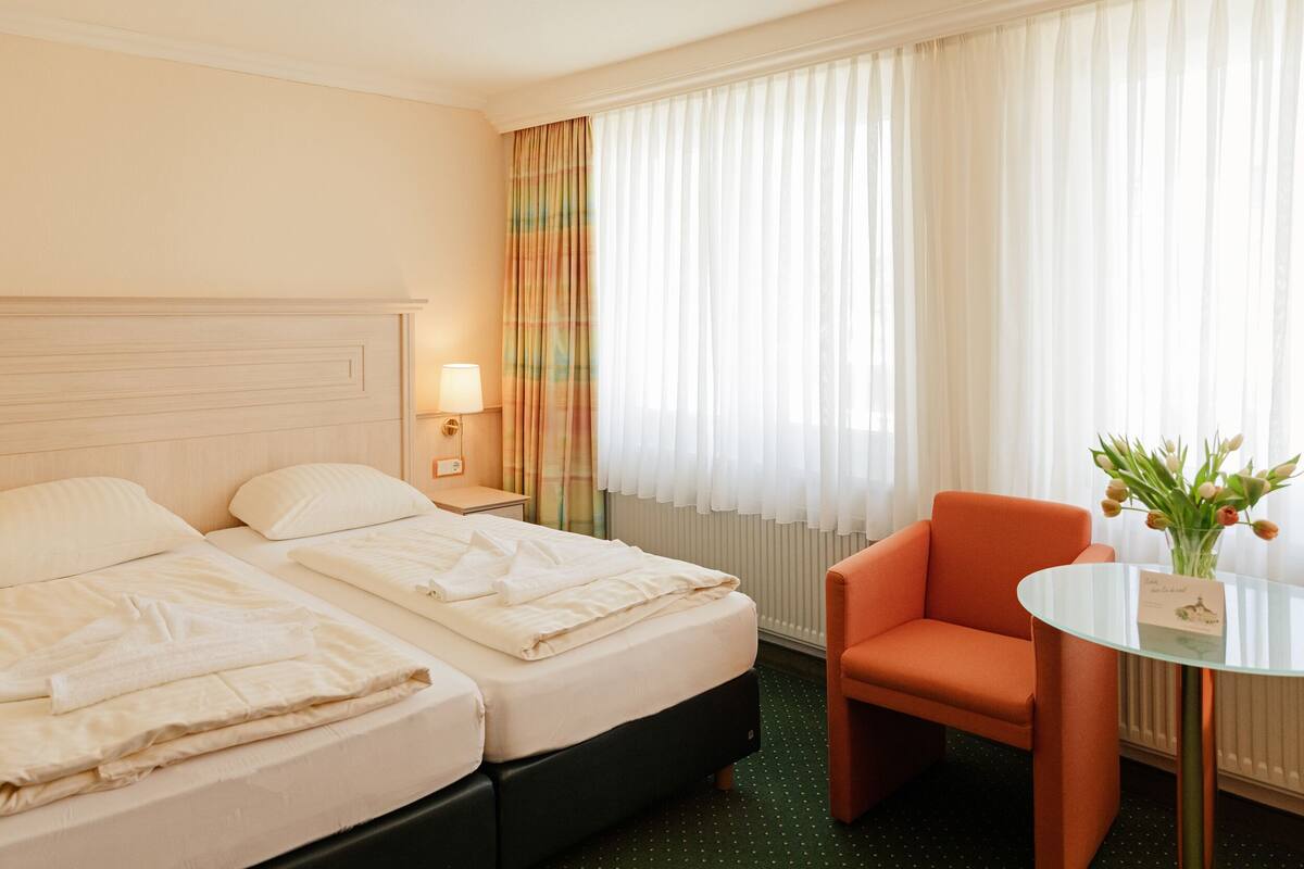 Double Room | Minibar, in-room safe, blackout drapes, WiFi (free)