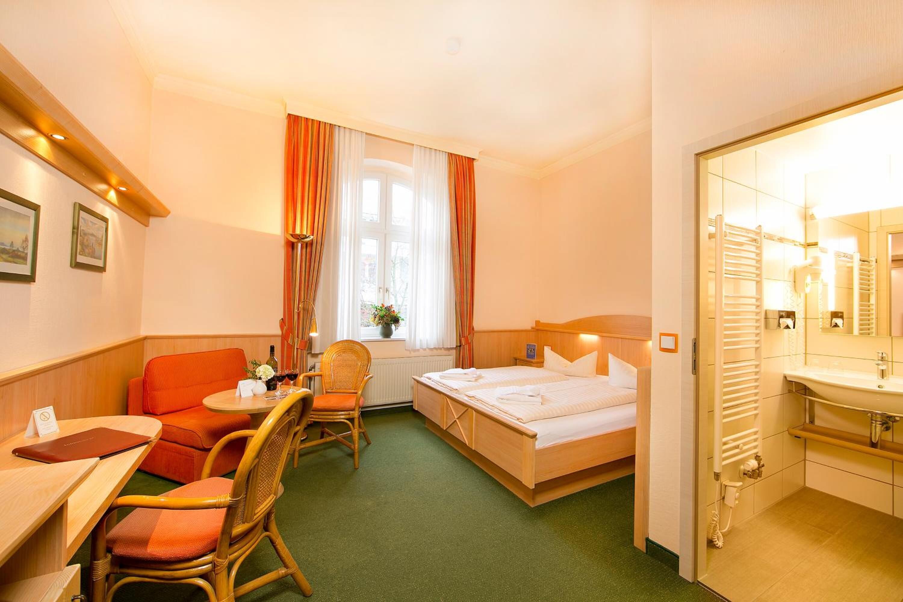 1 bedroom, minibar, in-room safe, desk