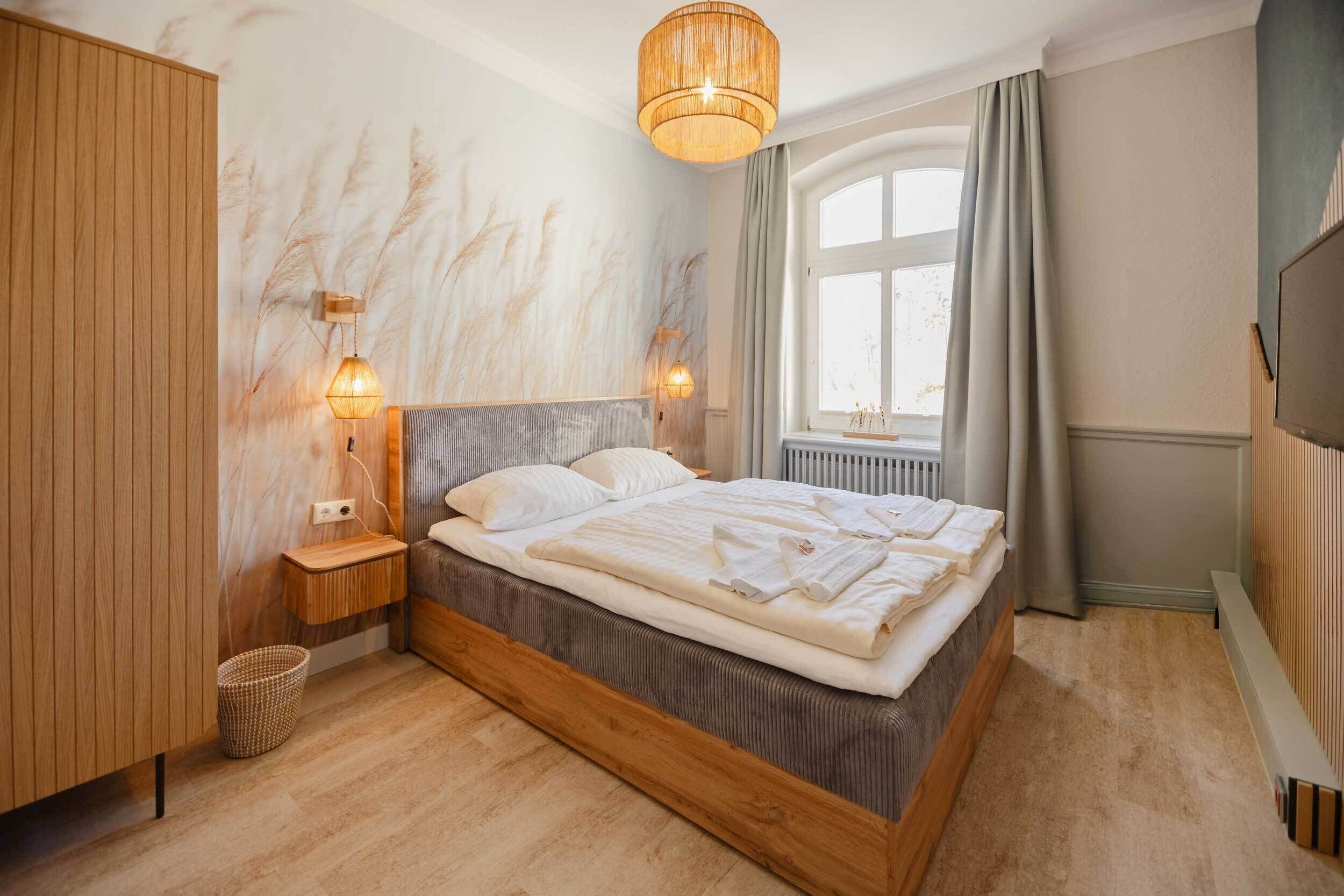 ميني بار وخزنة داخل الغرفة وستائر تعتيم وواي فاي مجانًا