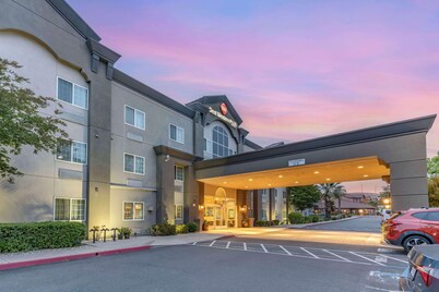 Best Western Plus Vineyard Inn
