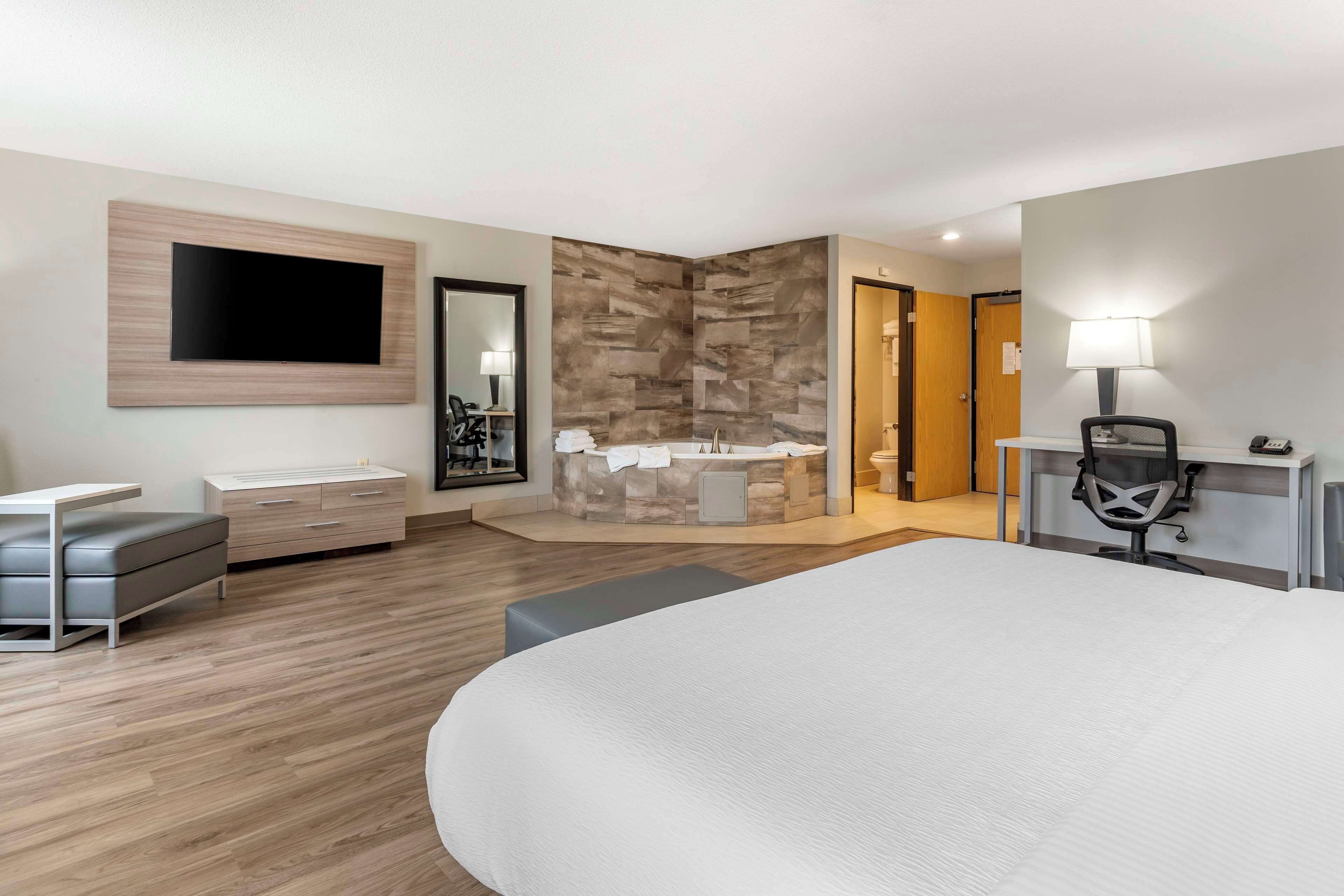 Suite, 1 King Bed, Non Smoking, Jetted Tub (Oversized Room) | Desk, laptop workspace, blackout drapes, iron/ironing board