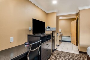 Iron/ironing board, free WiFi, bed sheets
