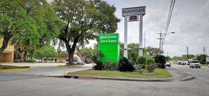 Front of property - Discovery Inn (Lafayette)