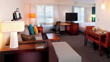 1 bedroom, Egyptian cotton sheets, premium bedding, desk