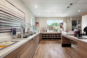 Free daily continental breakfast