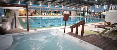 Indoor pool, sun loungers