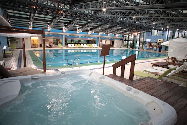 Innenpool, Liegestühle