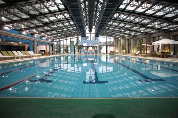 Indoor pool, pool loungers