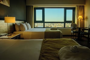 Minibar, két bảo mật tại phòng, bàn, màn/rèm cản sáng