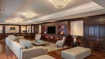 1 chambre, minibar, coffres-forts dans les chambres, bureau