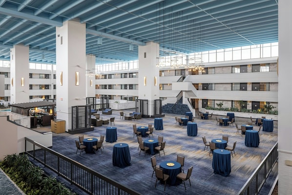 Anti alerjik yatak takımı, odada kasa, masa