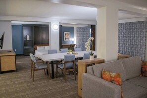 Hypo-allergenic bedding, in-room safe, desk, laptop workspace
