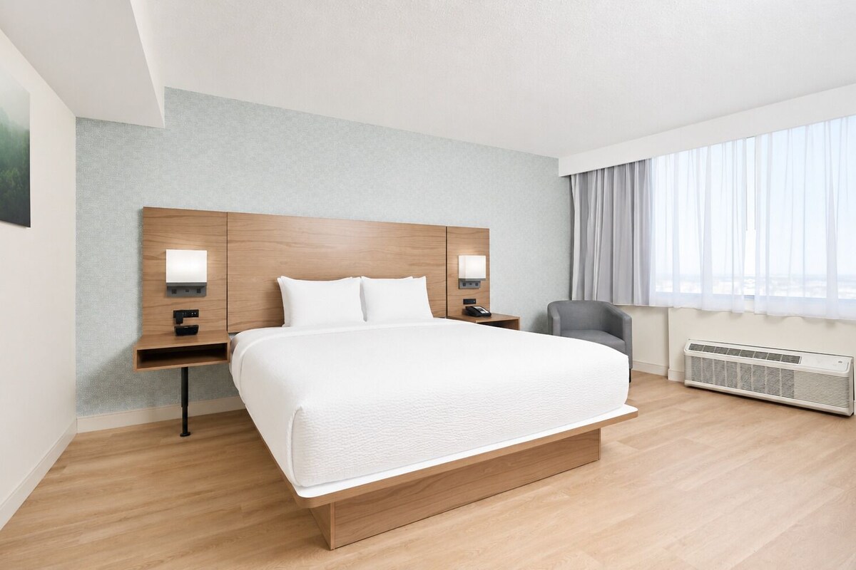 Ropa de cama de alta calidad, colchones con pillow-top y escritorio 