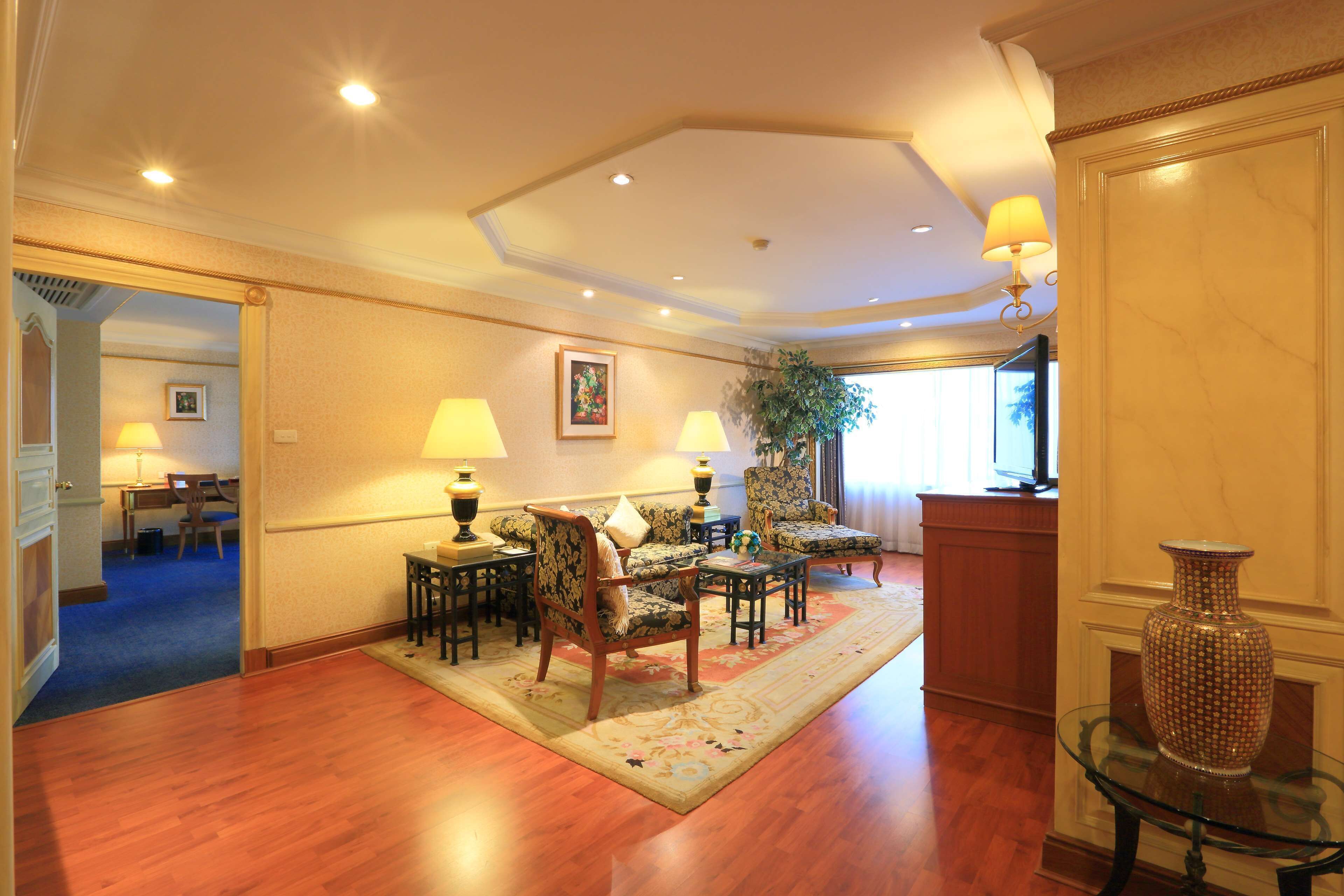 grand suite, multiple beds | room amenity