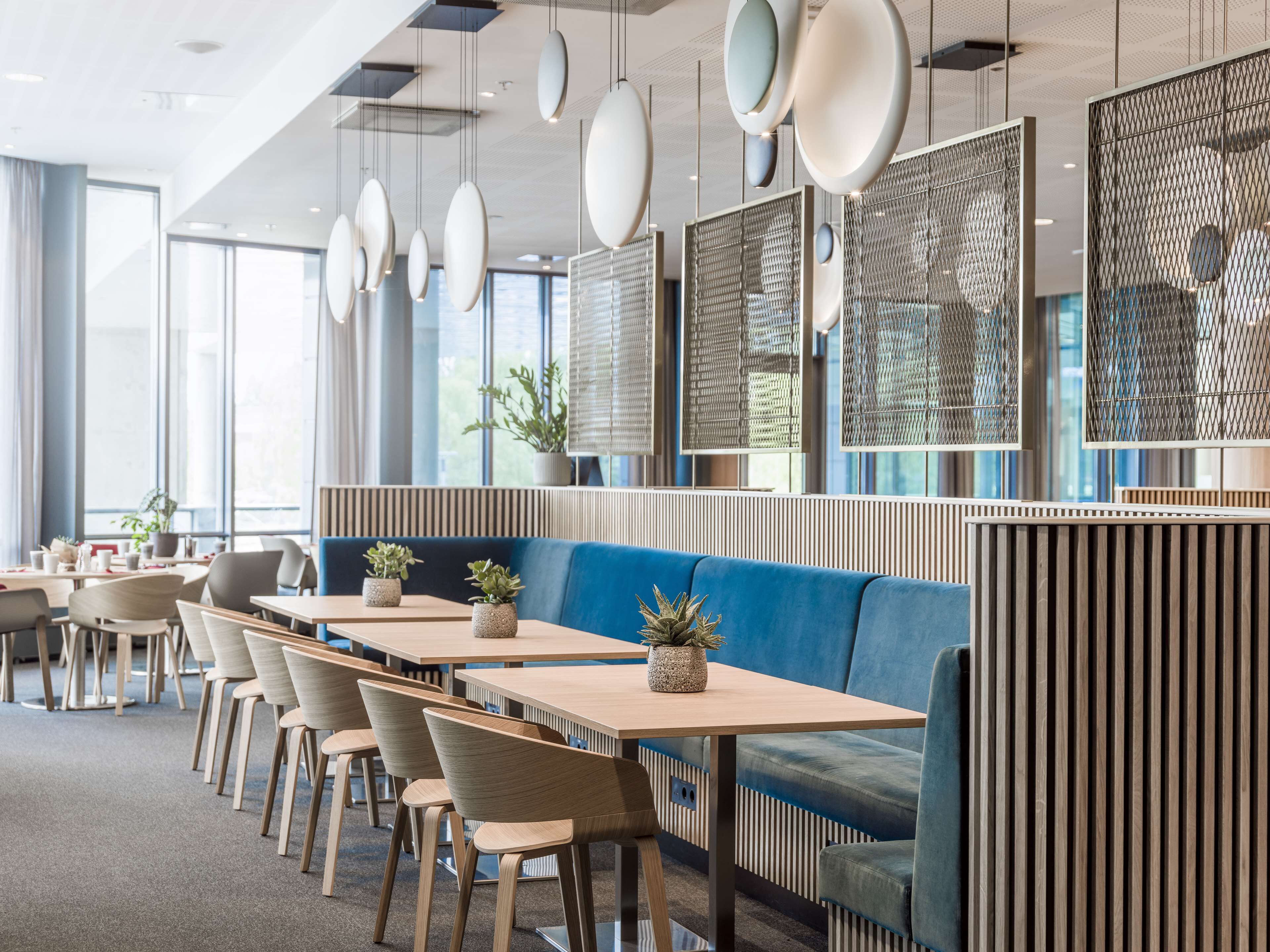 daily buffet breakfast for a fee