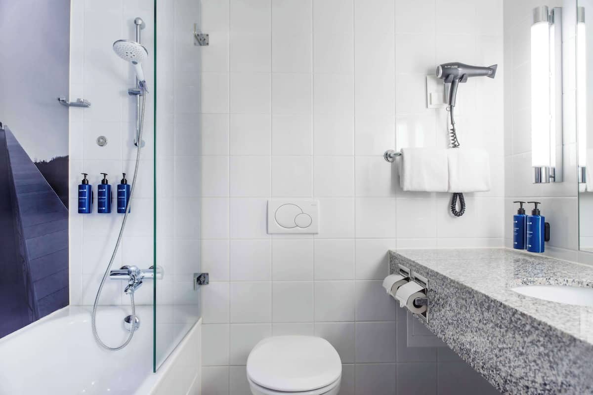 hypo-allergenic bedding, minibar, in-room safe, desk