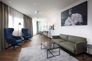 Suite, 1 Bedroom | Hypo-allergenic bedding, minibar, in-room safe, desk