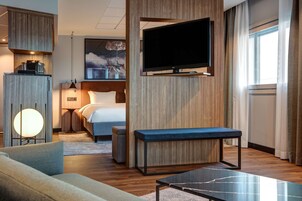 Suite, 1 Bedroom | Hypo-allergenic bedding available, minibar, in-room safe, desk