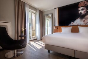 Suite junior | Ropa de cama hipoalergénica y caja de seguridad en la habitación 