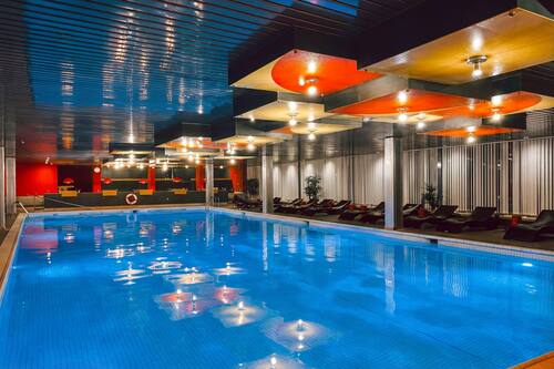 Indoor pool, pool loungers