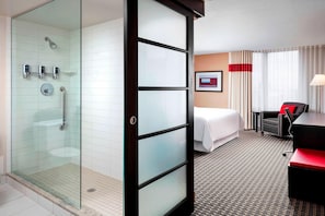Bathtub, free toiletries, hair dryer, towels
