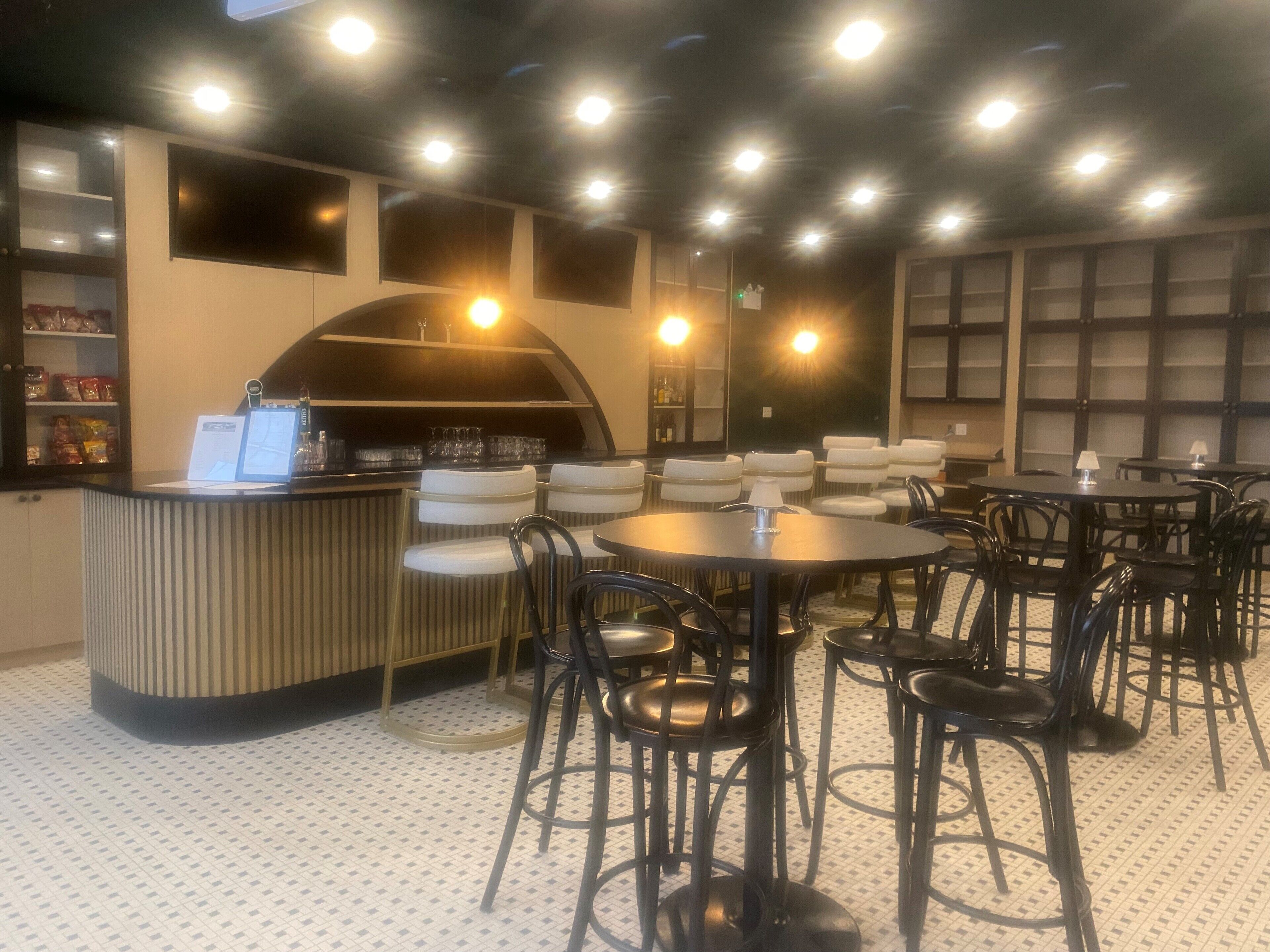 Photo - DoubleTree by Hilton Calgary North