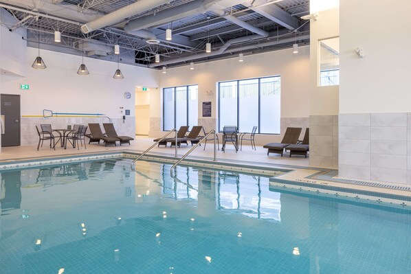 Una piscina cubierta