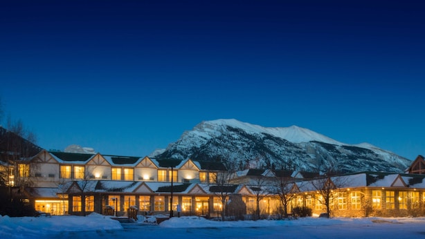 Exterior - Coast Canmore Hotel & Conference Centre (Canmore)