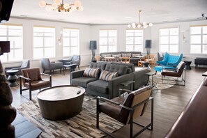 Lounge - Coast Canmore Hotel & Conference Centre (Canmore)