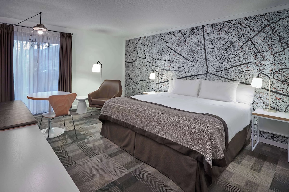 Premium bedding, pillowtop beds, iron/ironing board, free WiFi
