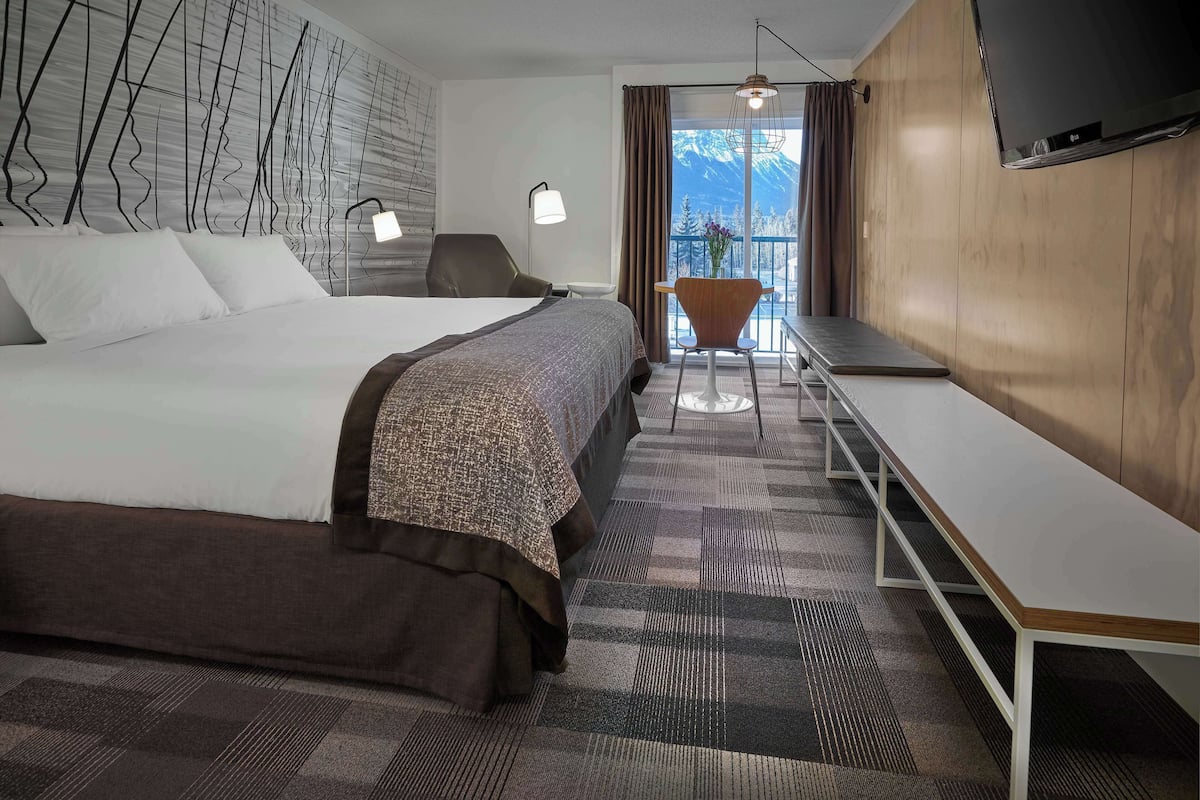 Premium bedding, pillowtop beds, iron/ironing board, free WiFi