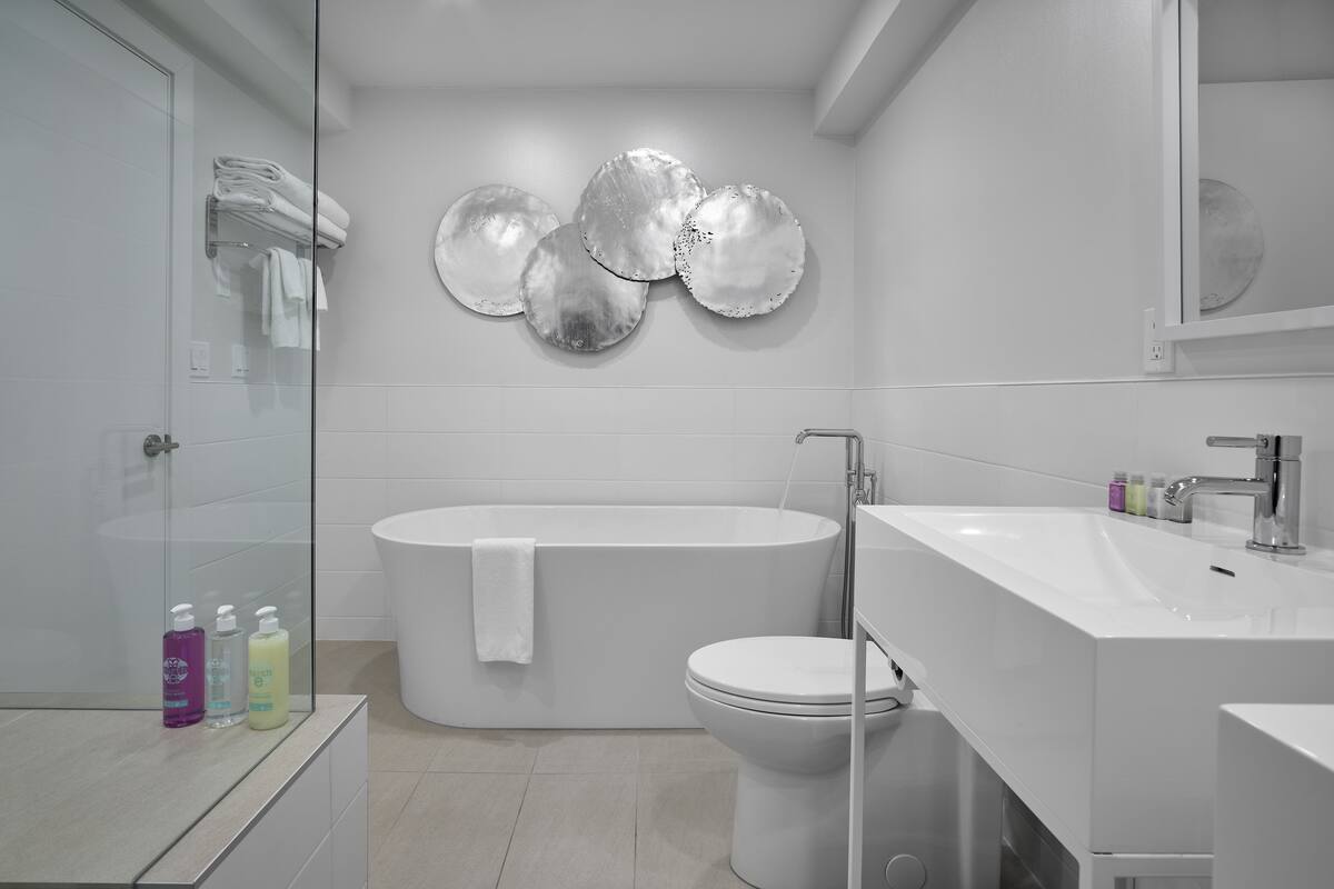 suite, 1 bedroom, fireplace (coast premium k suite w/ soaker tub) | premium bedding, pillow-top beds, iron/ironing board, free wifi