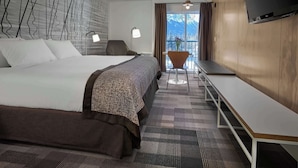 Premium bedding, pillowtop beds, iron/ironing board, WiFi (free) - Coast Canmore Hotel & Conference Centre (Canmore)