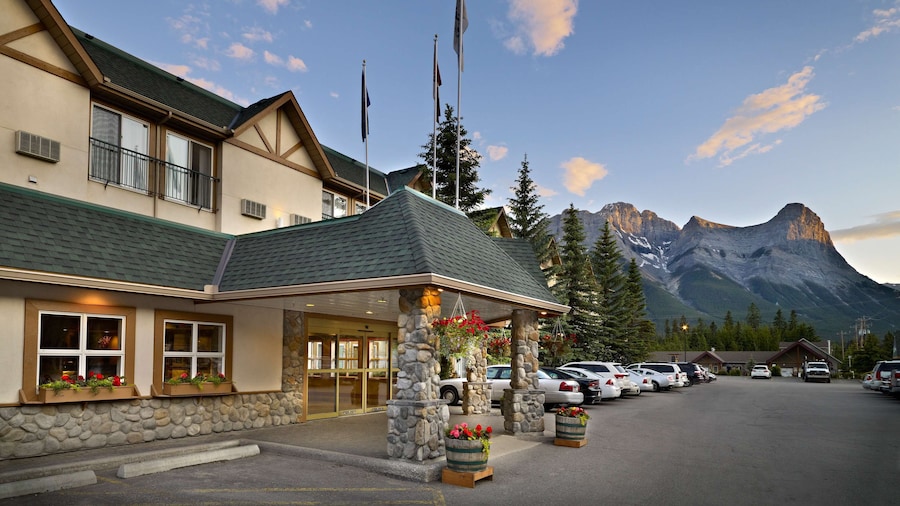 Coast Canmore Hotel & Conference Centre