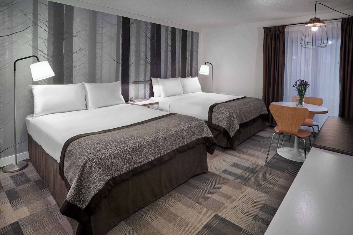 Quarto conforto, 2 camas Queen (Coast Two Queens) | Roupas de cama premium, camas com colchões pillow-top