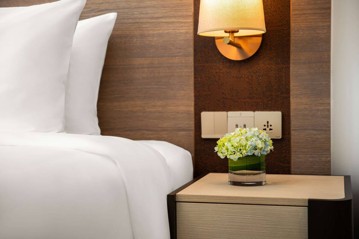 Camas con pillow-top, minibar y caja de seguridad en la habitación
