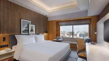 Appartement | Surmatelas, minibar, coffres-forts dans les chambres, bureau