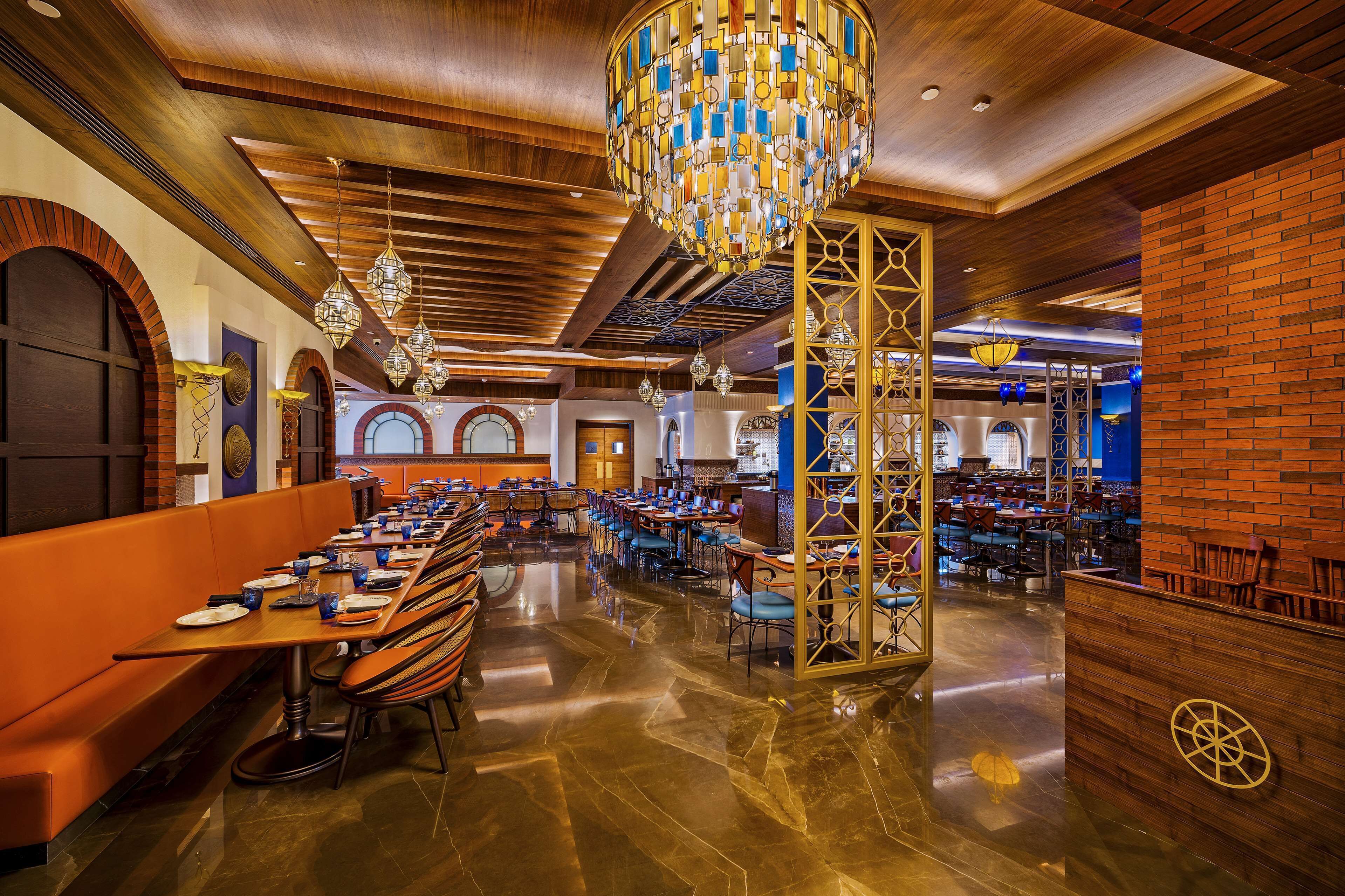 3 restaurants, breakfast served