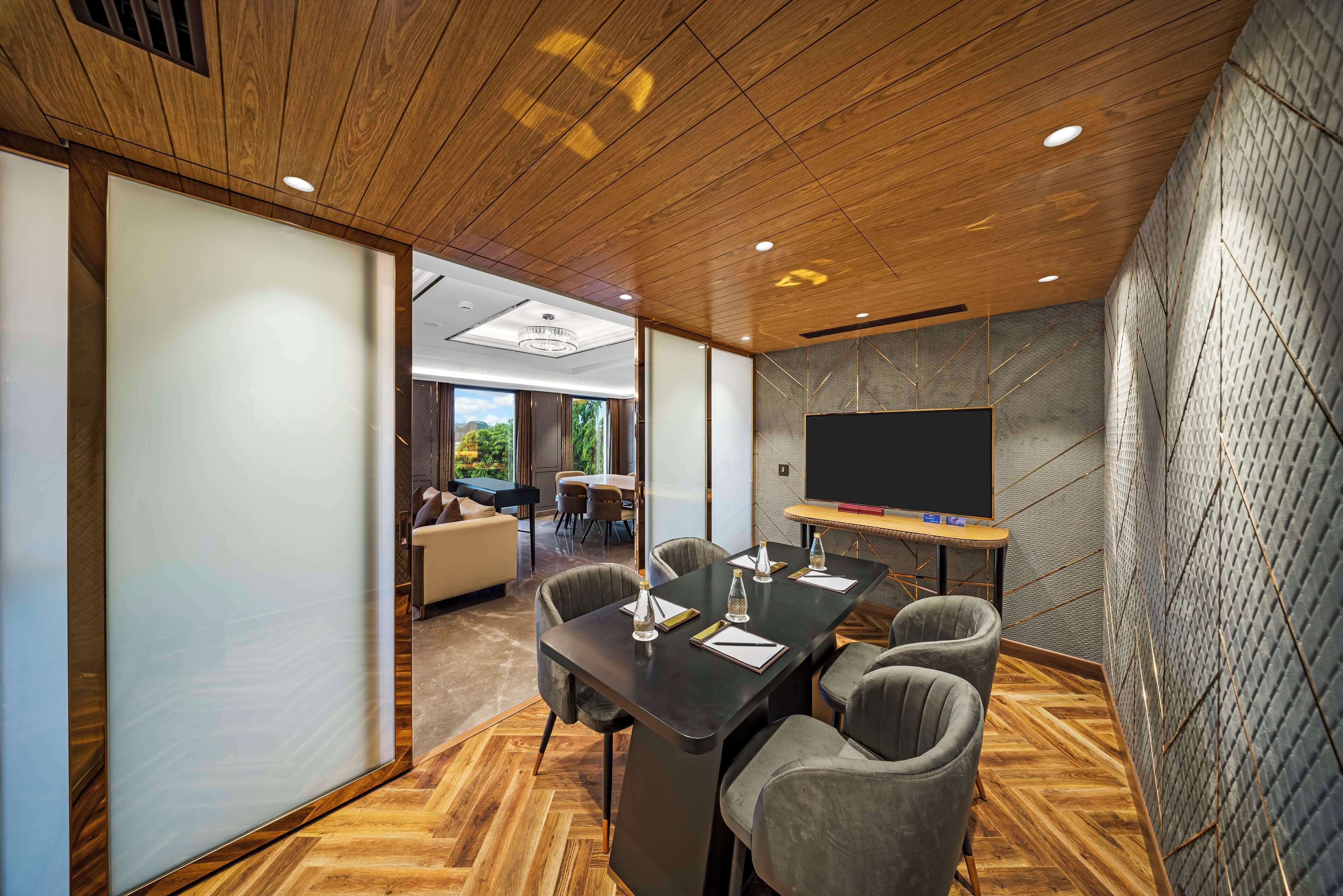 presidential penthouse suite with airport transfers and club lounge access | 1 bedroom, premium bedding, minibar, in-room safe